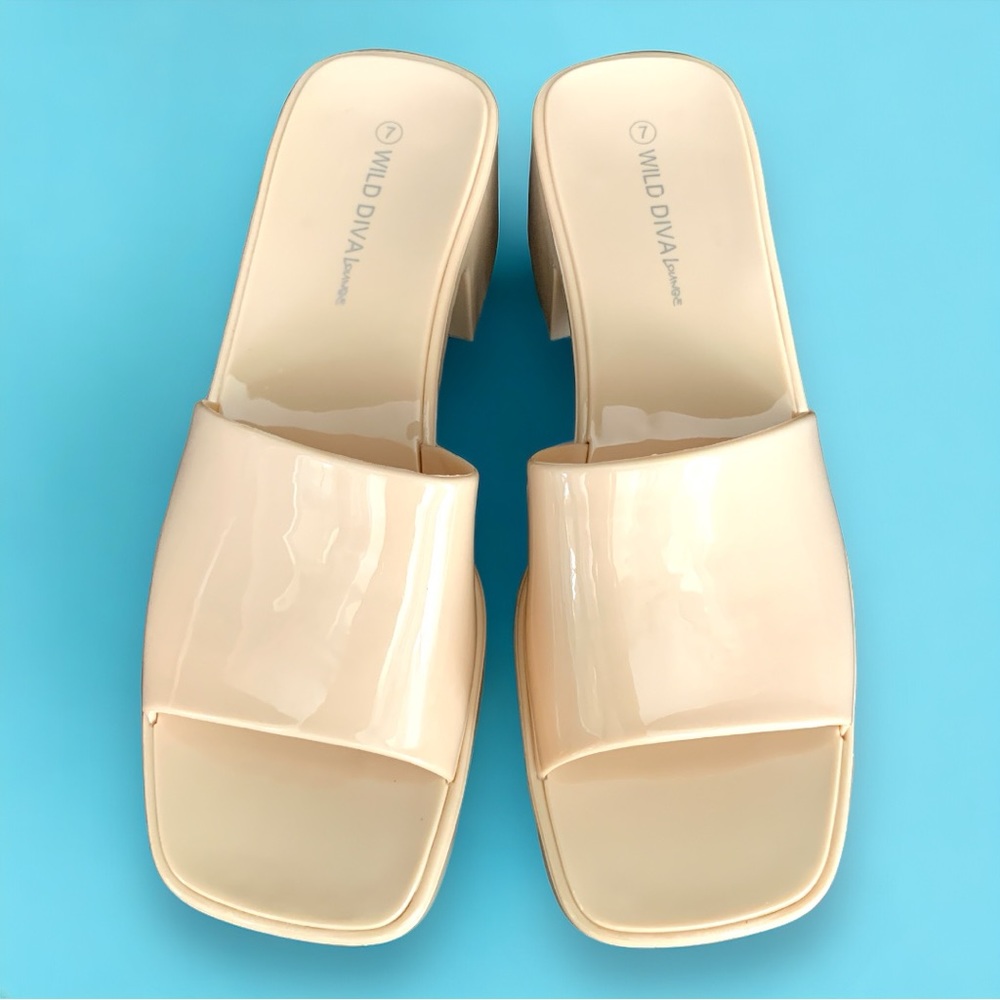 NEW Wild Diva Lounge Nude Dare To Be You Sandals Size 7